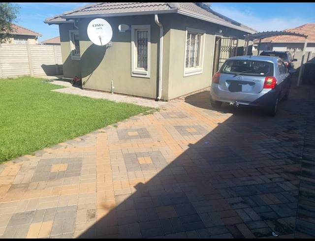 3 BEDROOM HOUSE FOR SALE IN SKY CITY